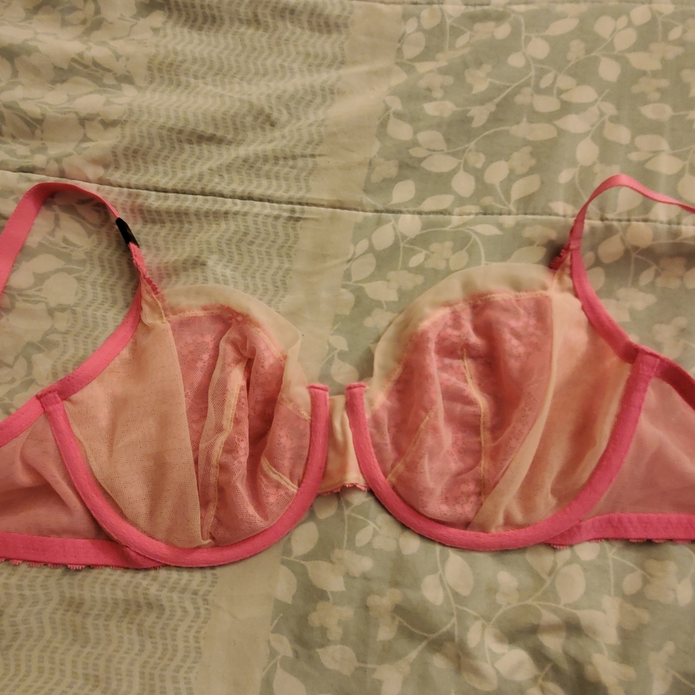 VS Bra - Picture 2 of 5